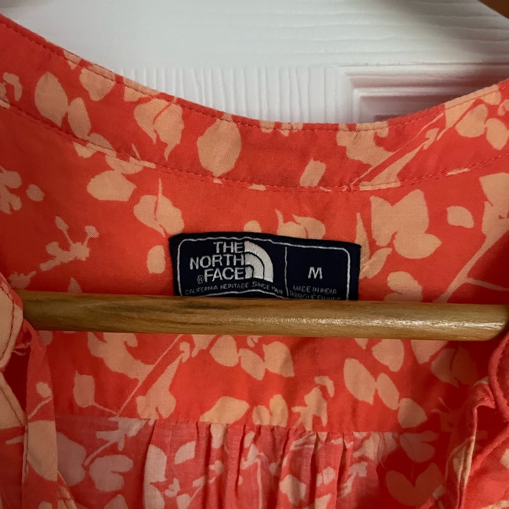 North face size medium blouse. - Picture 2 of 5